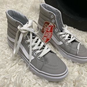 NWT Vans High top sneakers